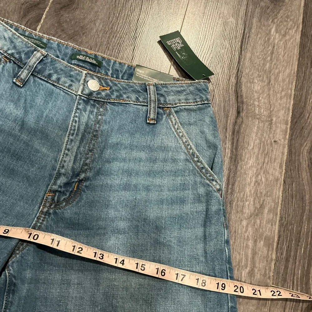 Women’s Low Rise Baggy Denim Skate Shorts Light Wash. 00